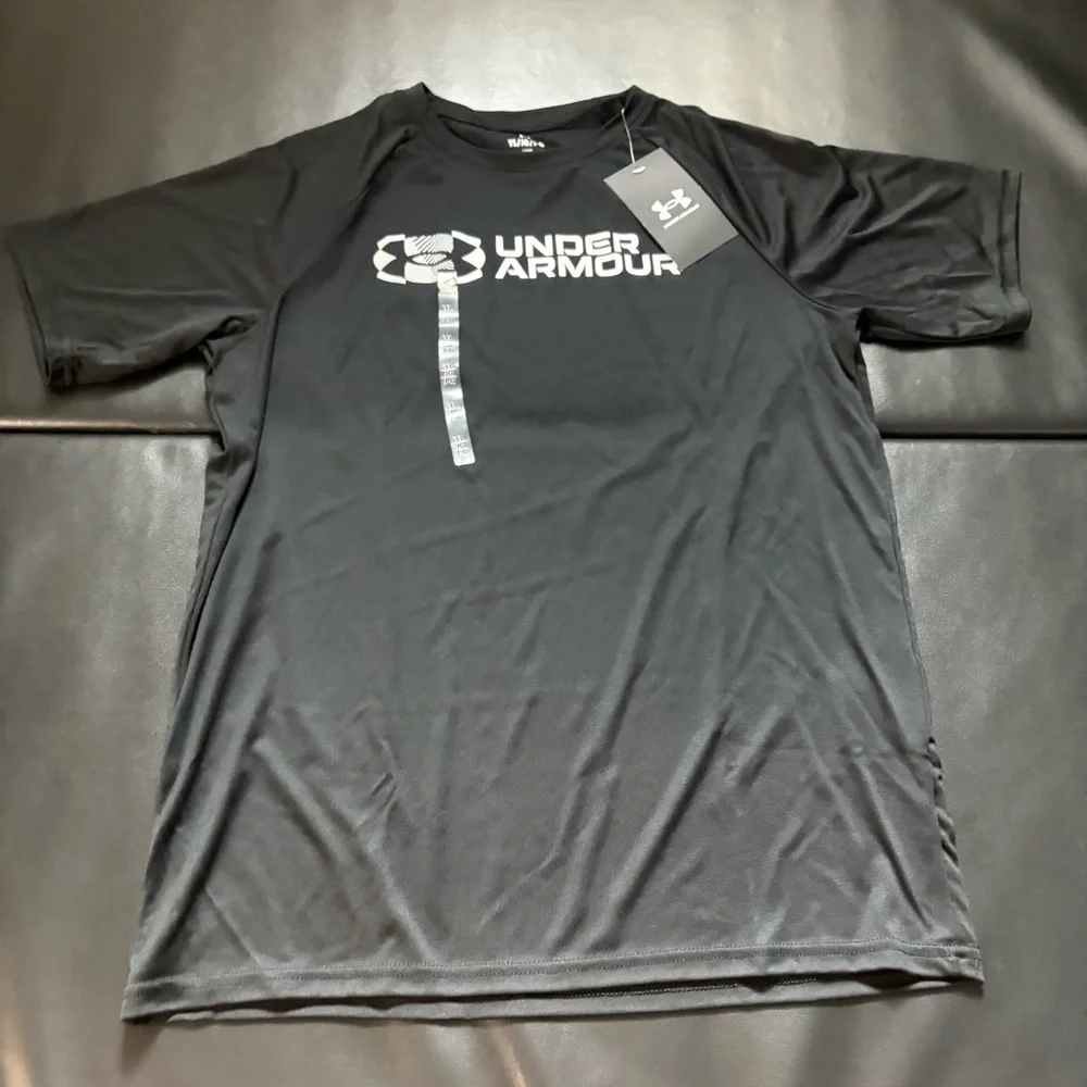 NWT Under Armour Athletic tee Set Boys Youth Size Large